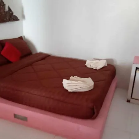 Lanta White Sand Beach Guesthouse